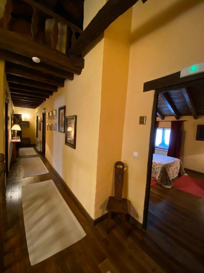 Casa Rural Dos Reales San Cristobal de Boedo Exterior photo